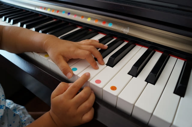 ピアノを始める年齢 最適な年齢は何歳？今さらもう遅い？